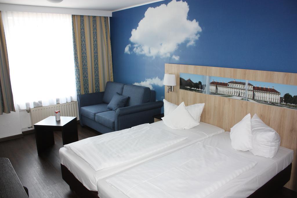 Hotel Blauer Karpfen Oberschleißheim Δωμάτιο φωτογραφία