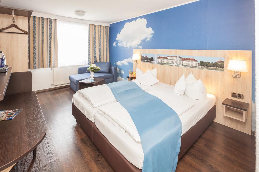 Hotel Blauer Karpfen Oberschleißheim Εξωτερικό φωτογραφία