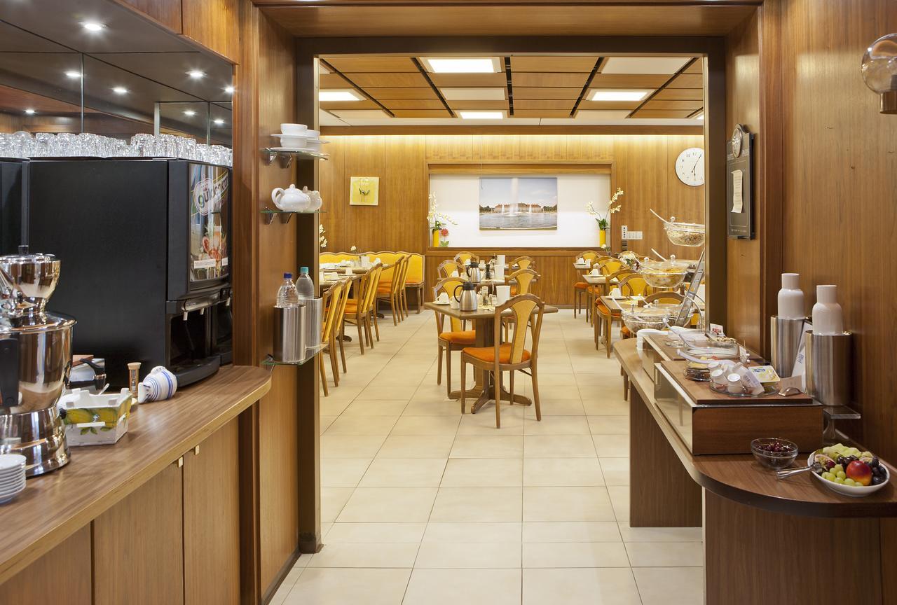 Hotel Blauer Karpfen Oberschleißheim Εξωτερικό φωτογραφία