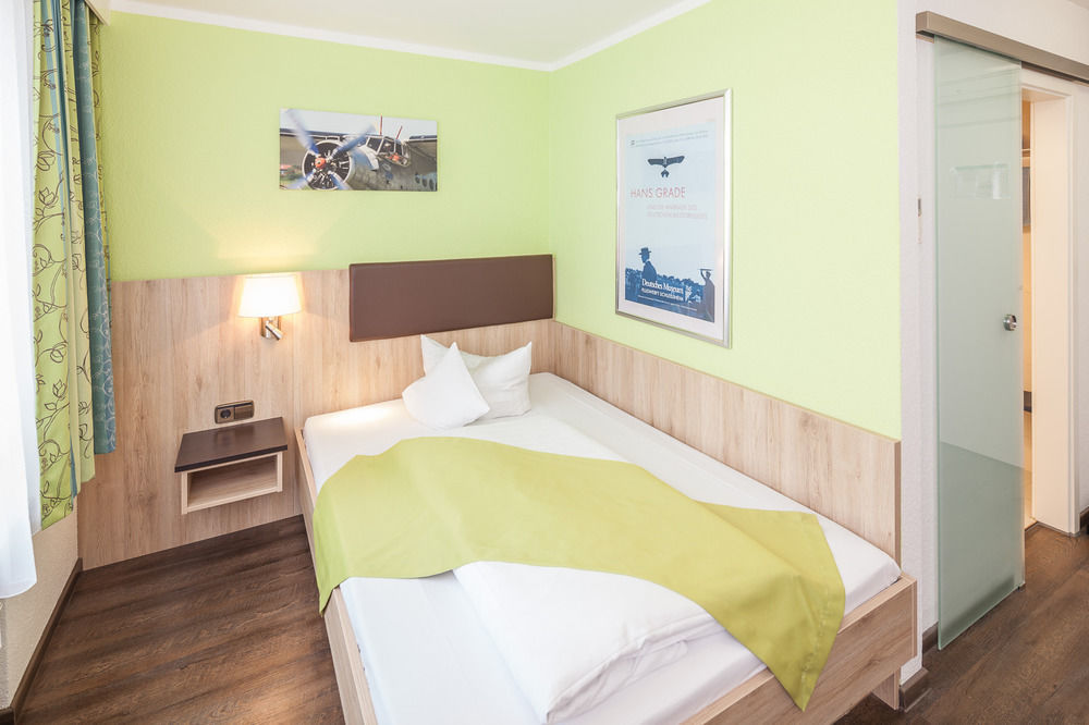 Hotel Blauer Karpfen Oberschleißheim Εξωτερικό φωτογραφία