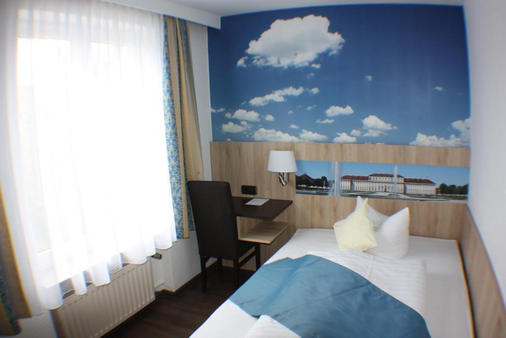 Hotel Blauer Karpfen Oberschleißheim Εξωτερικό φωτογραφία