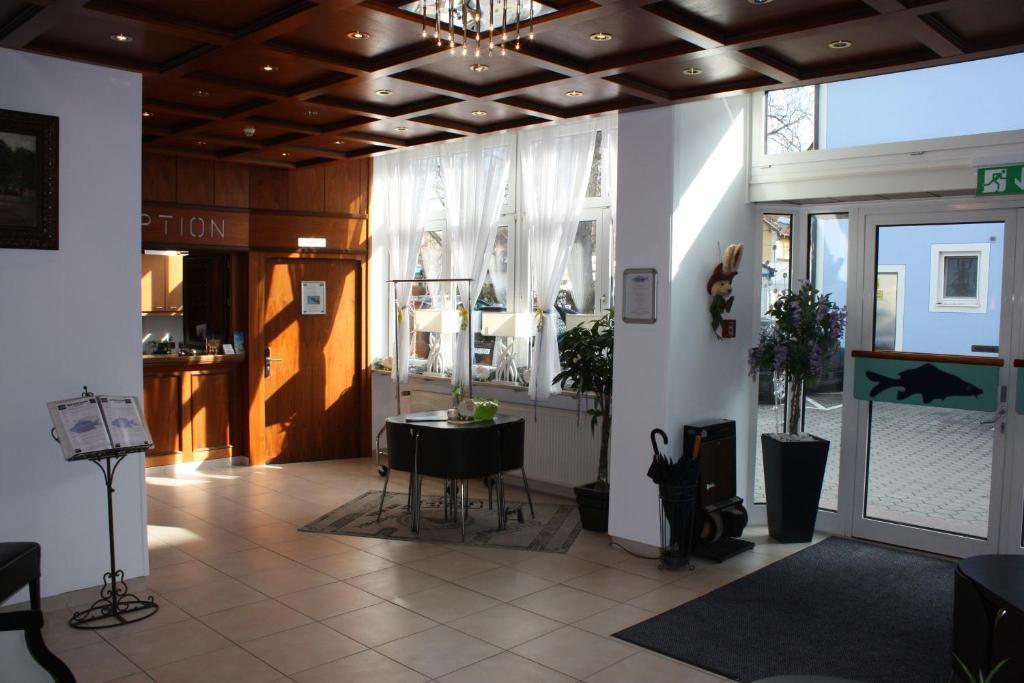 Hotel Blauer Karpfen Oberschleißheim Εξωτερικό φωτογραφία