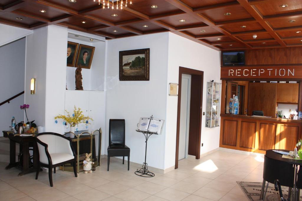 Hotel Blauer Karpfen Oberschleißheim Εξωτερικό φωτογραφία