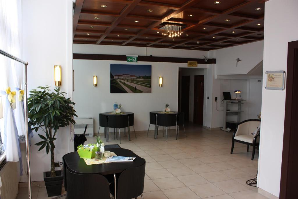 Hotel Blauer Karpfen Oberschleißheim Εξωτερικό φωτογραφία