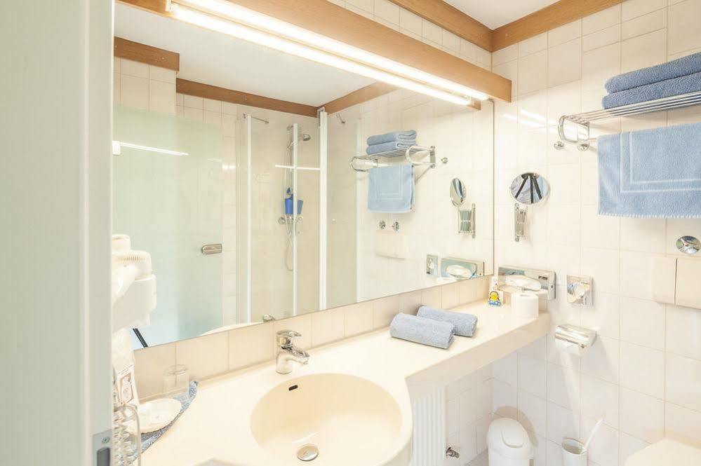 Hotel Blauer Karpfen Oberschleißheim Εξωτερικό φωτογραφία
