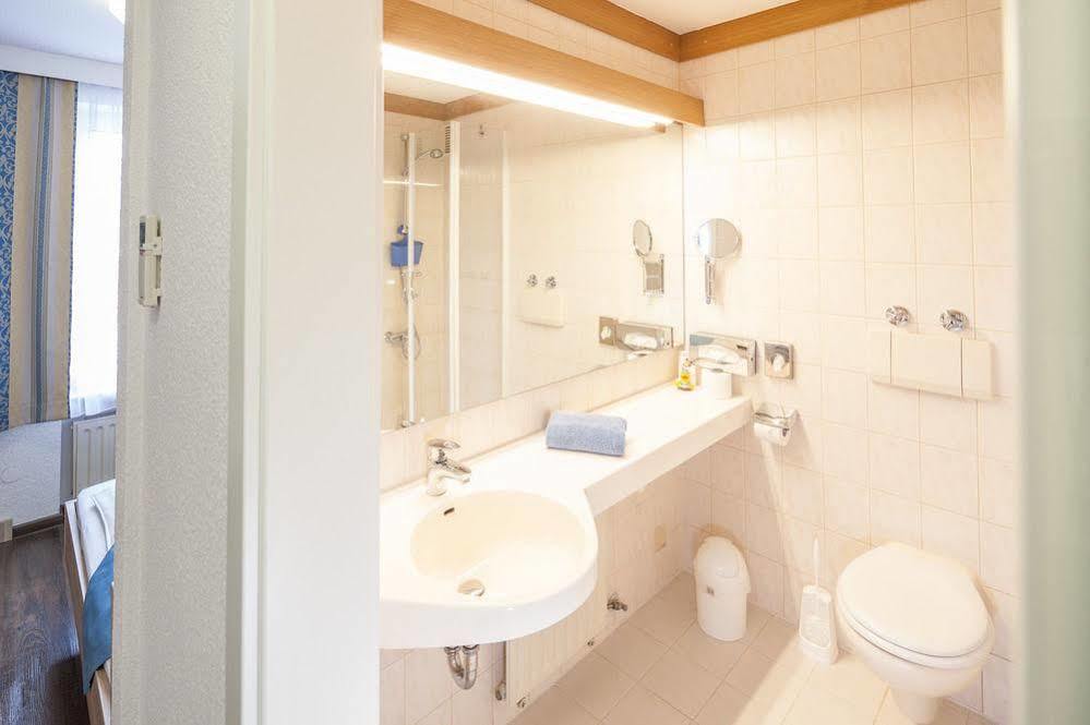 Hotel Blauer Karpfen Oberschleißheim Εξωτερικό φωτογραφία